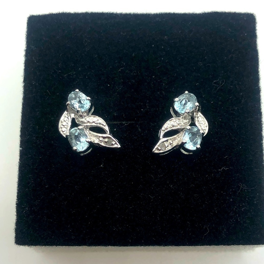 VTG Sterling Aquamarine & Diamond Accent Floral Leaf Design Stud Earrings .5”